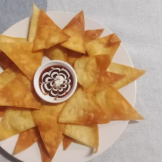 Nachos 16 cuñitas con salsa rosa