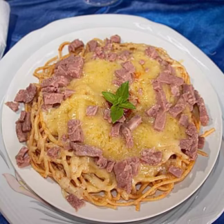 Espaguetis con Jamón y Queso Blanco